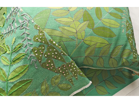 *NEW* Leafy cushion in green